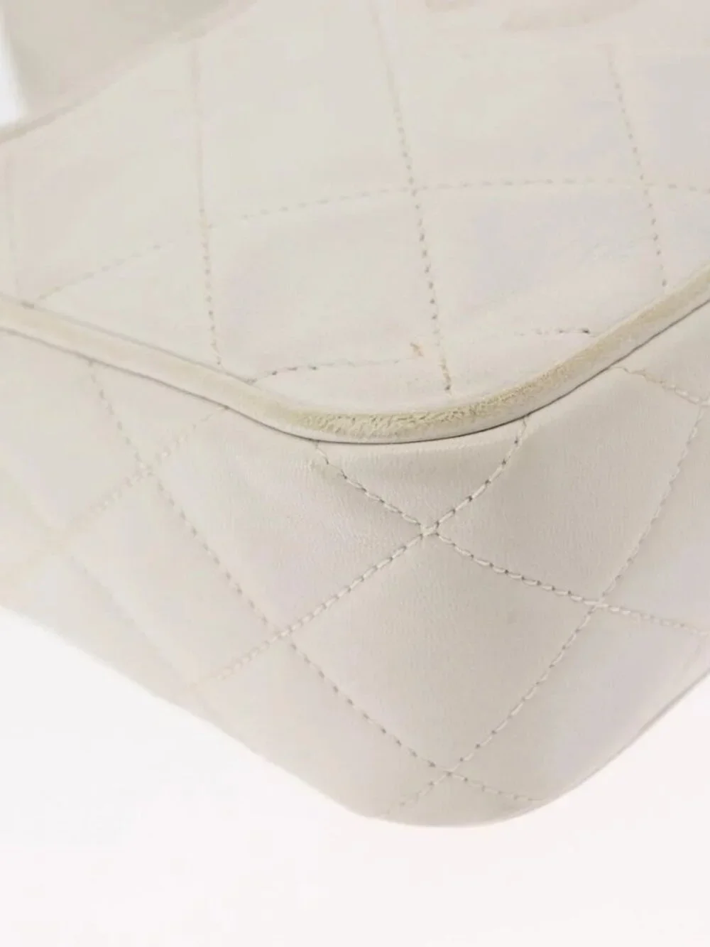 CHANEL Matelasse Shoulder Bag Lamb Skin White Gold CC Auth BA9689